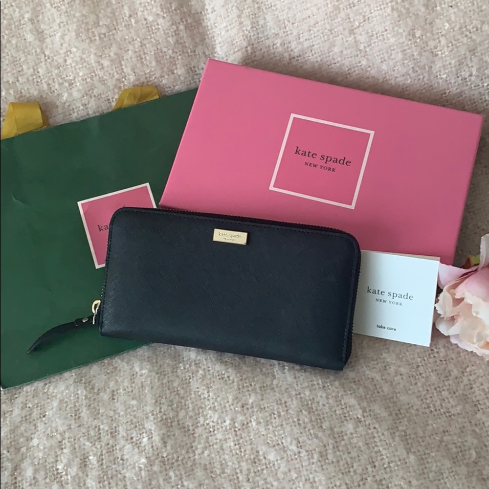 Kate Spade ♠️ leather zip wallet - black